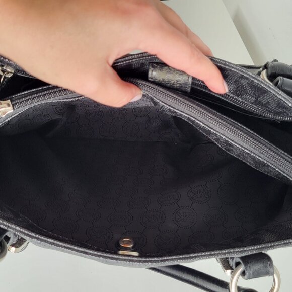 Michael Kors Jet Set Signature Tote • Black/Charcoal MK Logo • Large - Picture 7 of 12